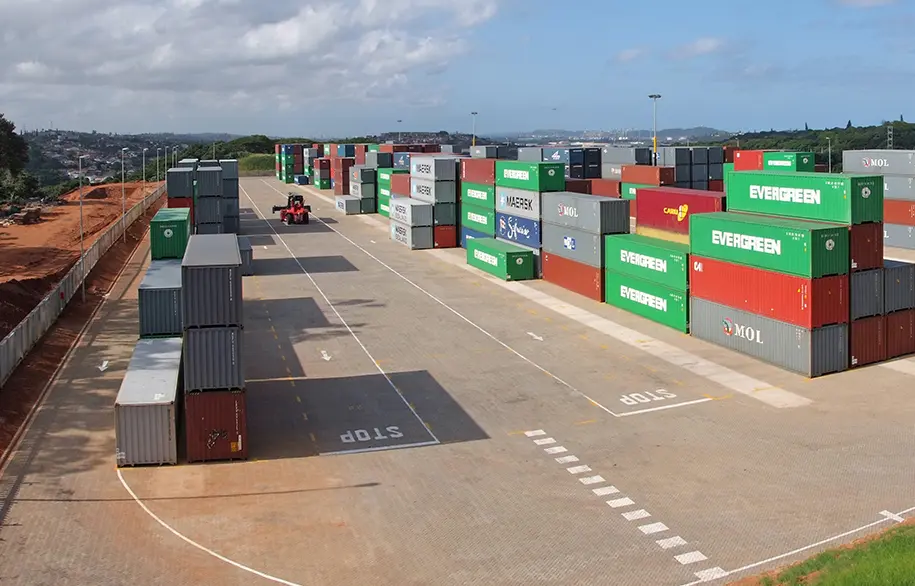 Conaineryard at the BLG site in South Africa (Foto)