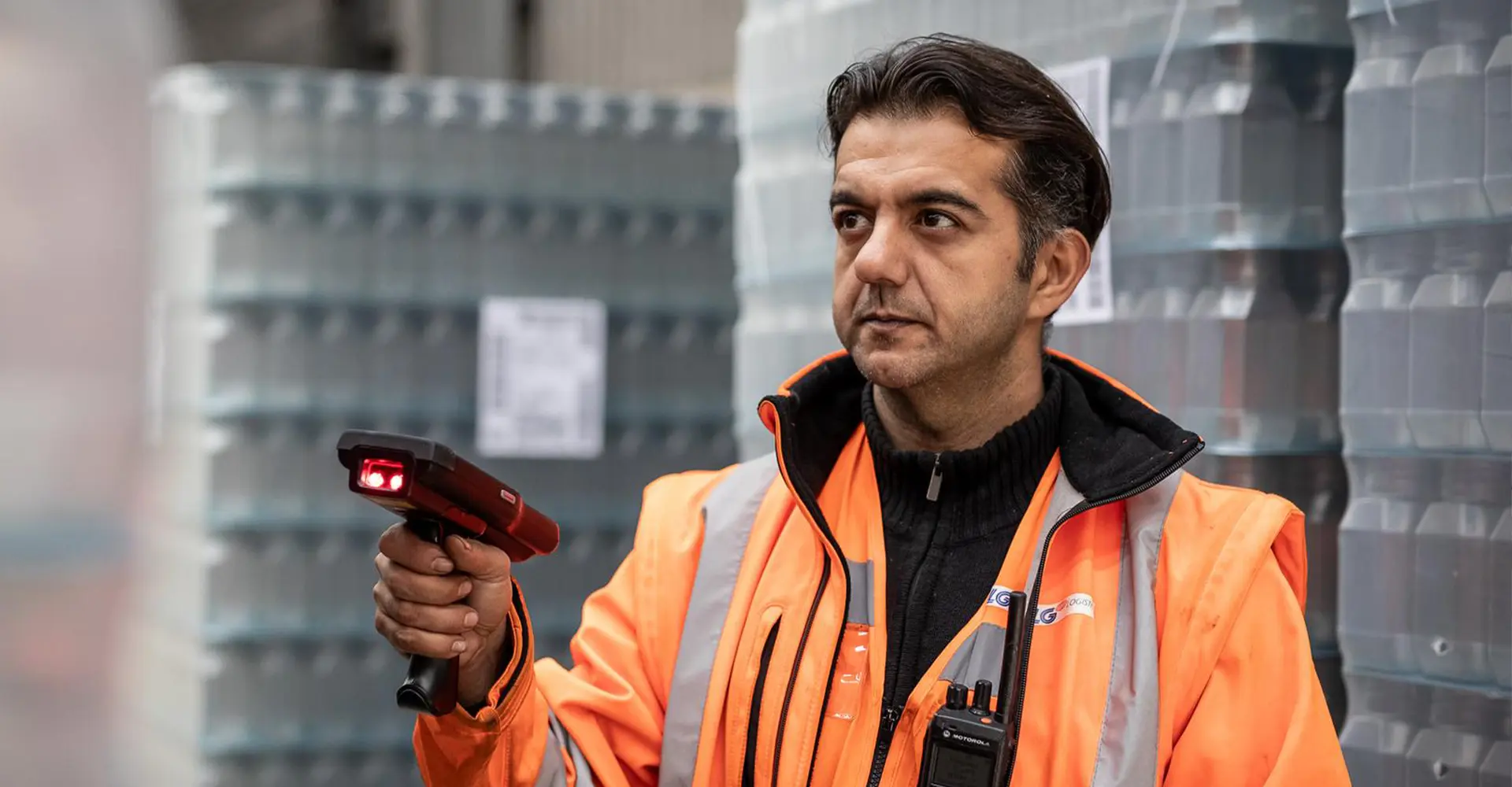 A man scanning cargo (Photo)