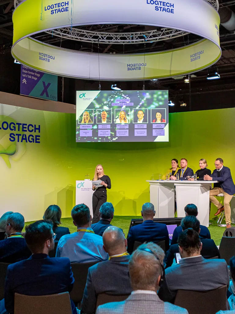 BVL Start-up Award, Grüne Bühne mit Screen und Publikum (Foto)
