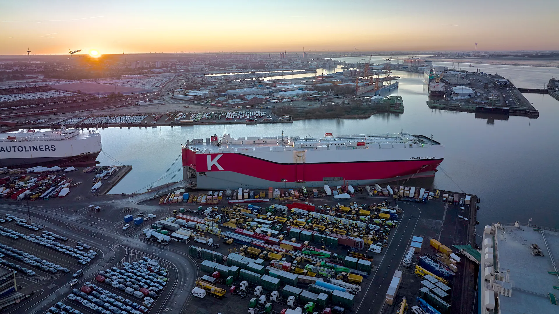 Aerial view of the harbor at sunset (Photo)